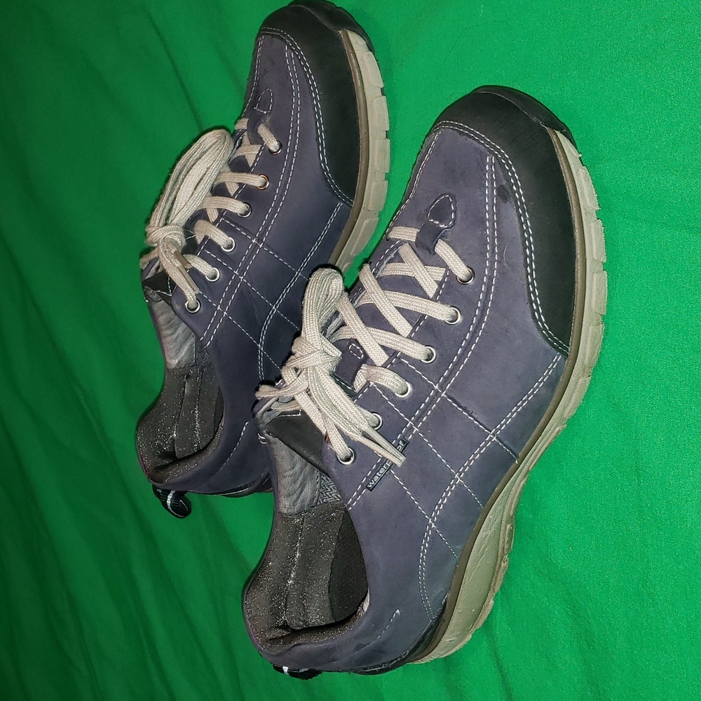 Clarks Wave Walk Water Proof Women's Shoes Size 8 Left Size 9 Right Blue Grey